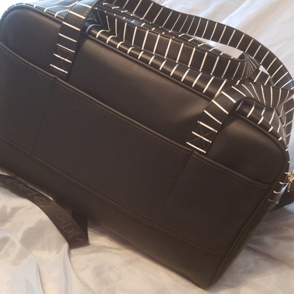 Betsey Johnson legs weekender - Picture 3 of 3